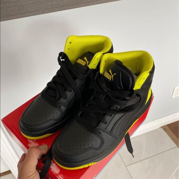 Brand New Kids Puma Hightops - Picture 2 of 5